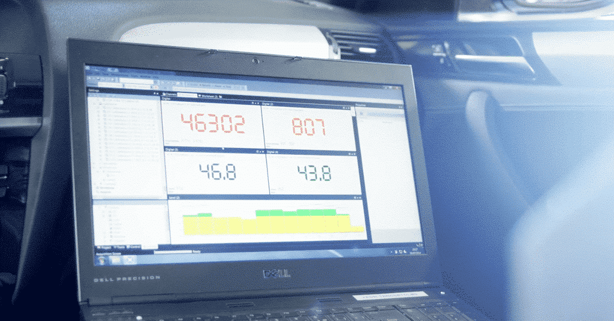 Diagnosis of turbochargers failure on a laptop screen in a car